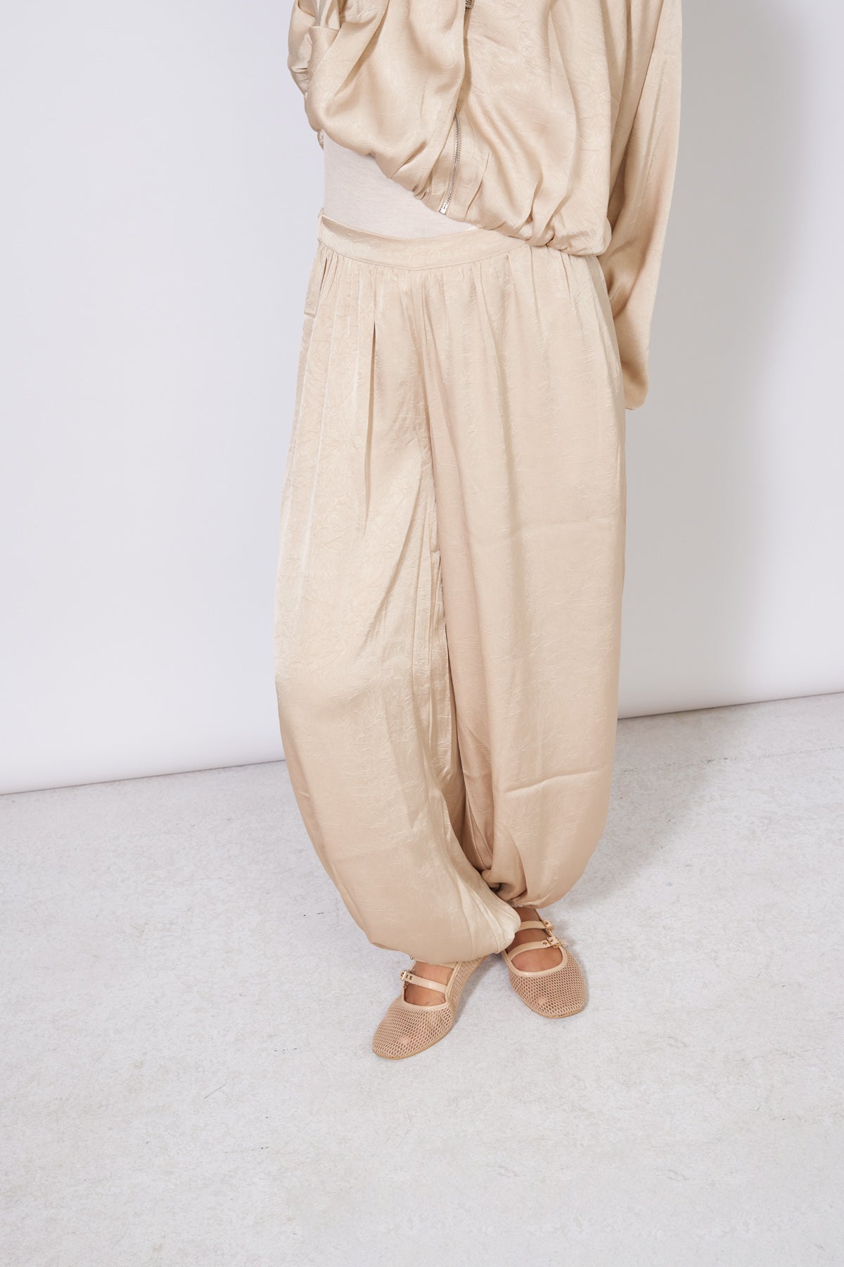 BELİ LASTİKLİ DOKULU SATEN BALON PANTOLON