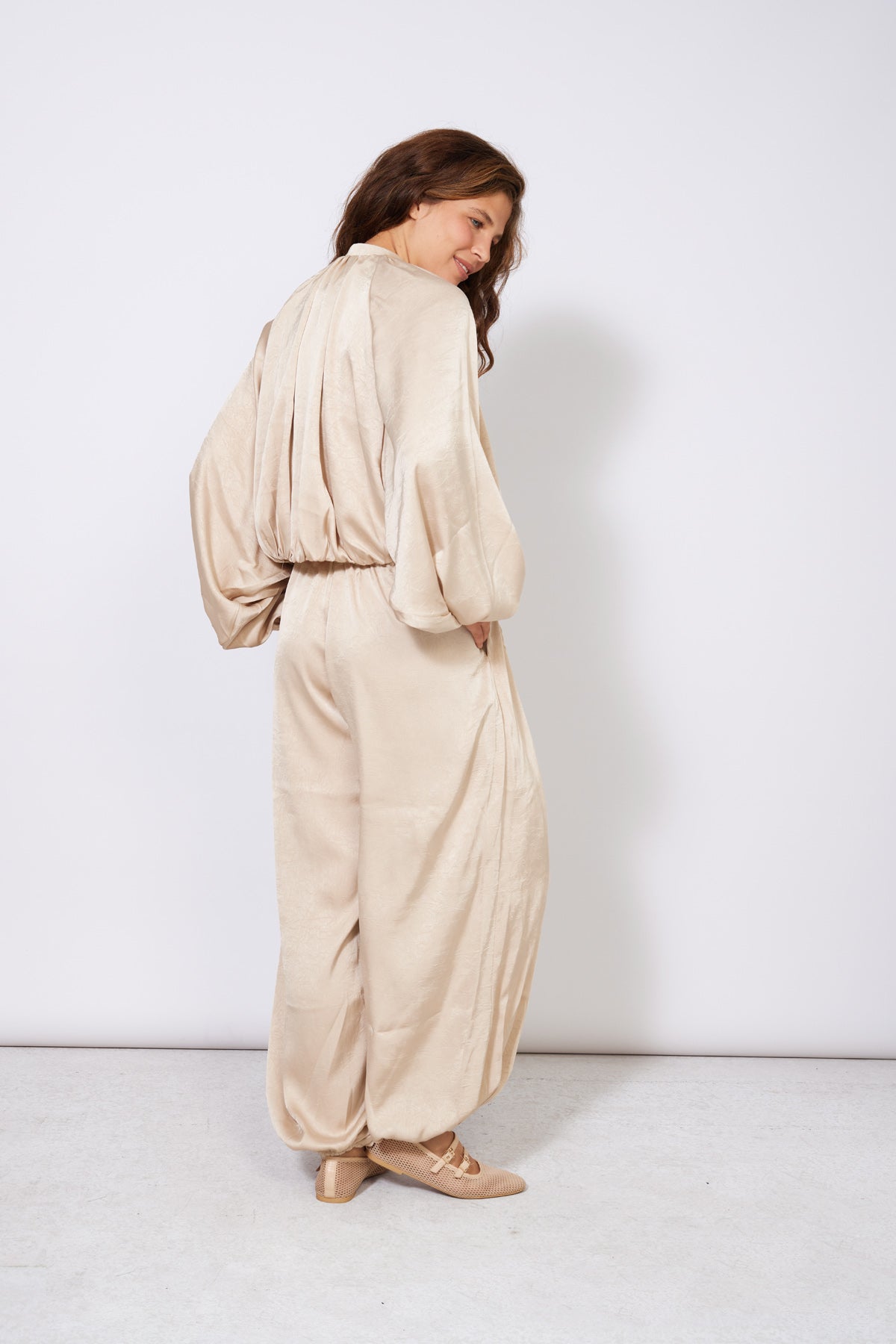 BELİ LASTİKLİ DOKULU SATEN BALON PANTOLON