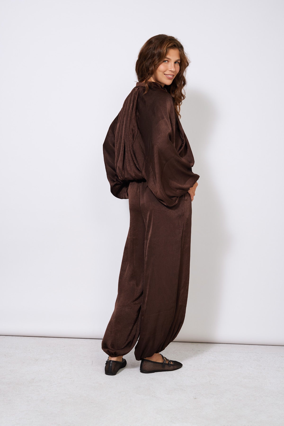 BELİ LASTİKLİ DOKULU SATEN BALON PANTOLON