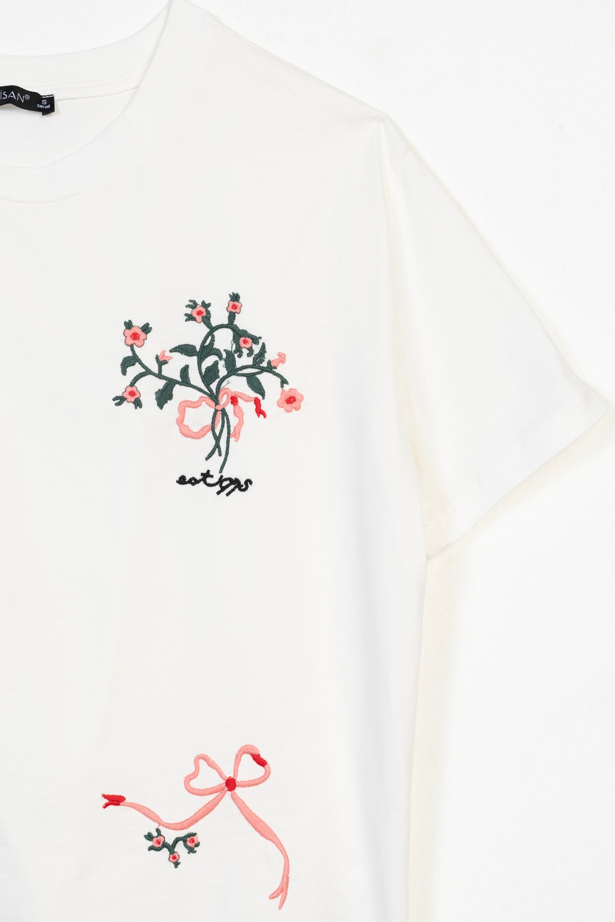 ÇİÇEK İŞLEMELİ KISA KOLLU T-SHIRT