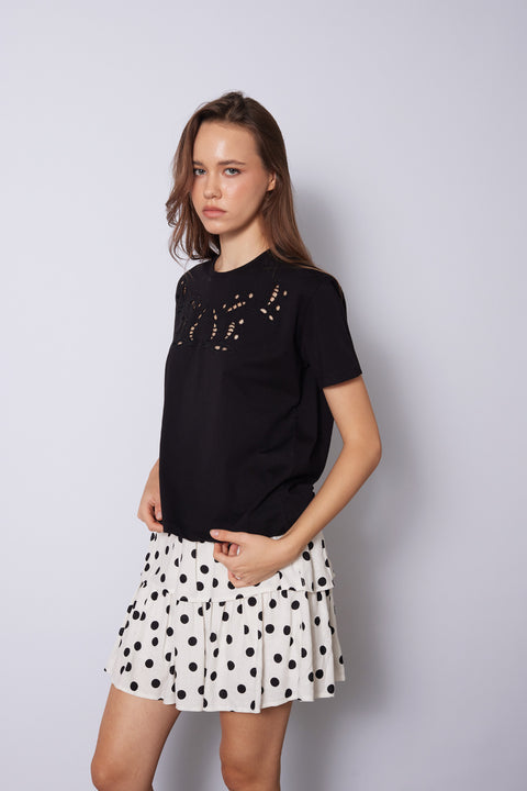 SİYAH — CUTWORK NAKIŞ DETAYLI KISA KOLLU T-SHIRT