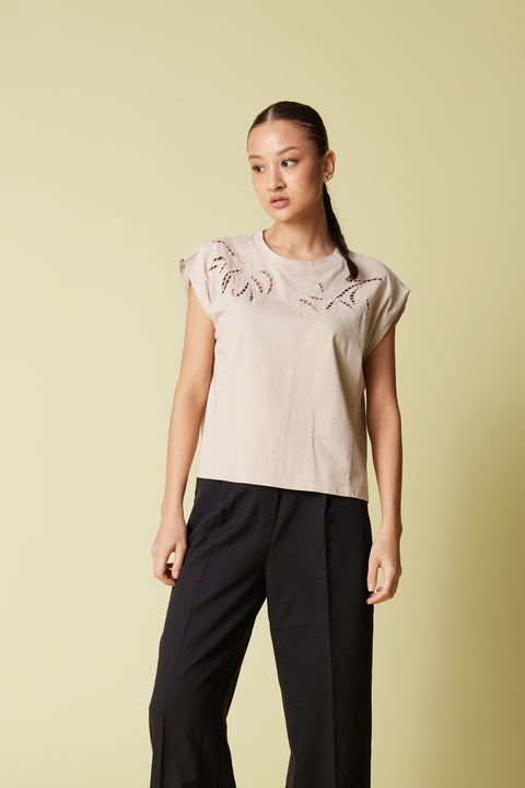 BEJ — CUTWORK NAKIŞ DETAYLI T-SHIRT