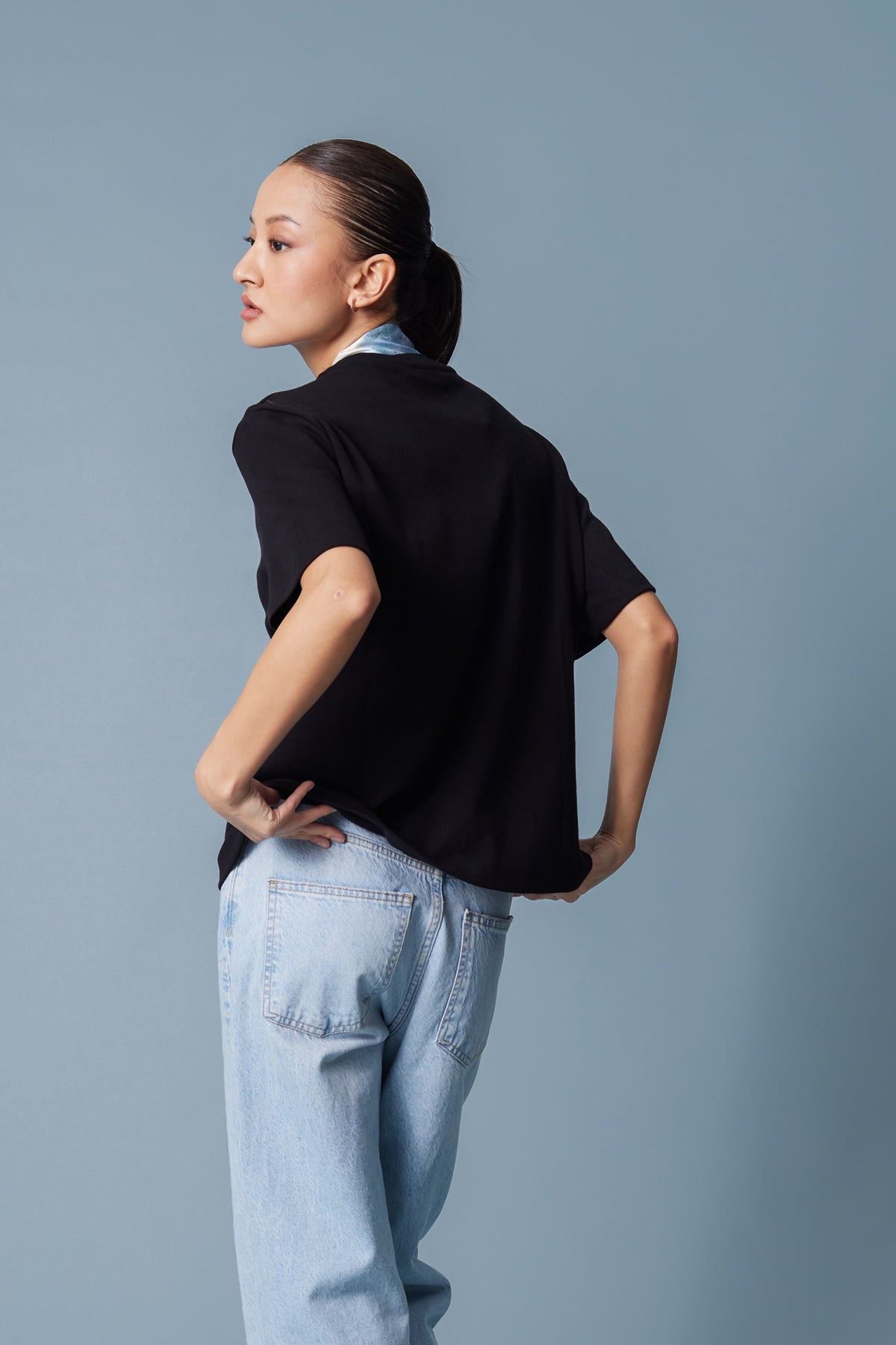 FULARLI BİSİKLET YAKA T-SHIRT
