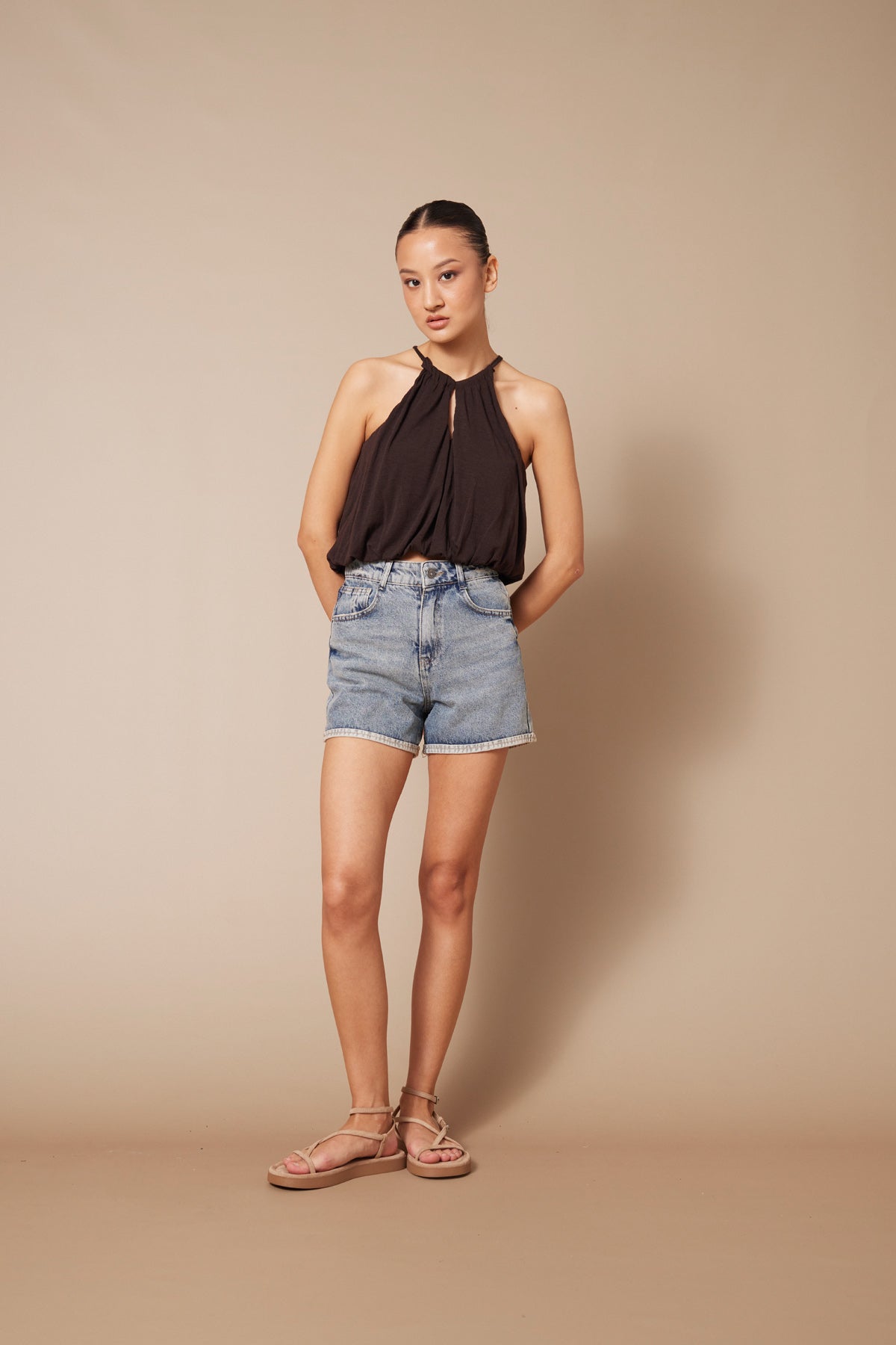 Halter Yaka Pencere Detaylı Balon Crop Top