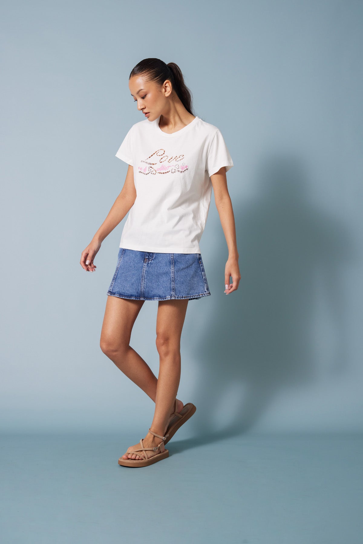 NAKIŞLI KISA KOLLU T-SHIRT