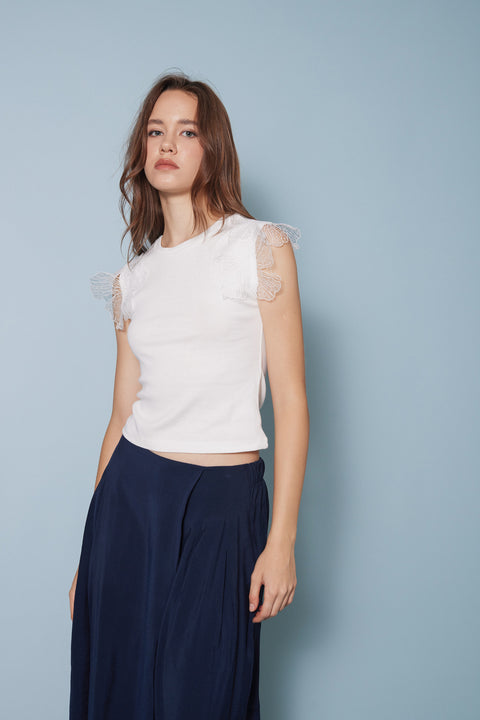 EKRU — OMUZLARI ÇİÇEK DETAYLI KOLSUZ T-SHIRT