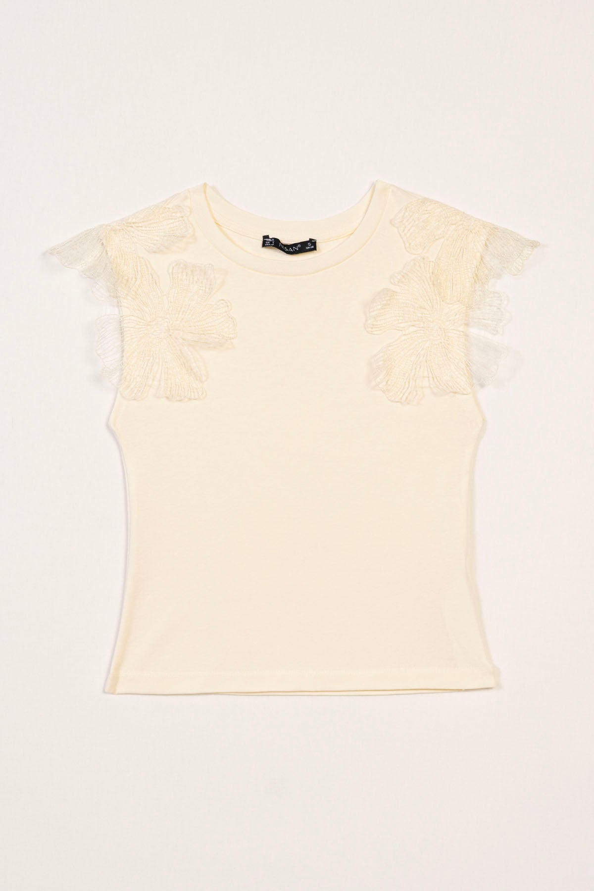 OMUZLARI ÇİÇEK DETAYLI KOLSUZ T-SHIRT
