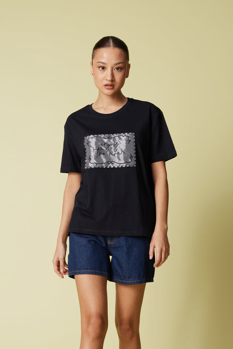 LACİVERT — ORGANZE NAKIŞ DETAYLI T-SHIRT