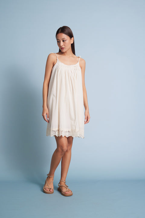 NATUREL — PİLİLİ VE DANTEL DETAYLI KISA ELBİSE