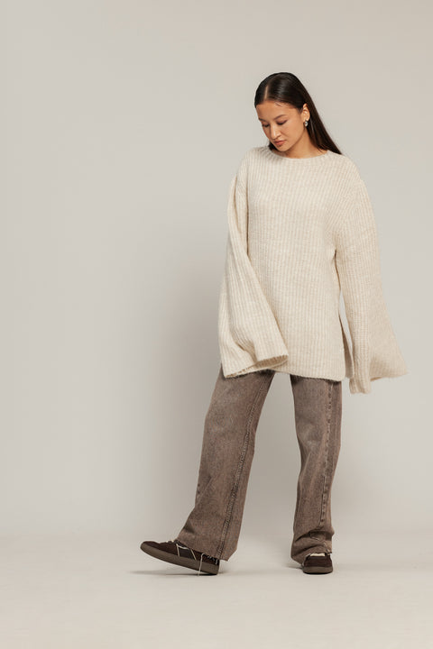 TAŞ — YIRTMAÇLI OVERSIZE TRİKO KAZAK