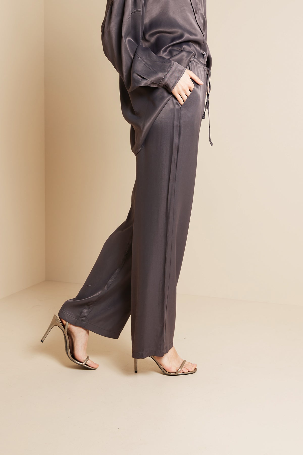 BELİ BAĞLAMALI SATEN PANTOLON