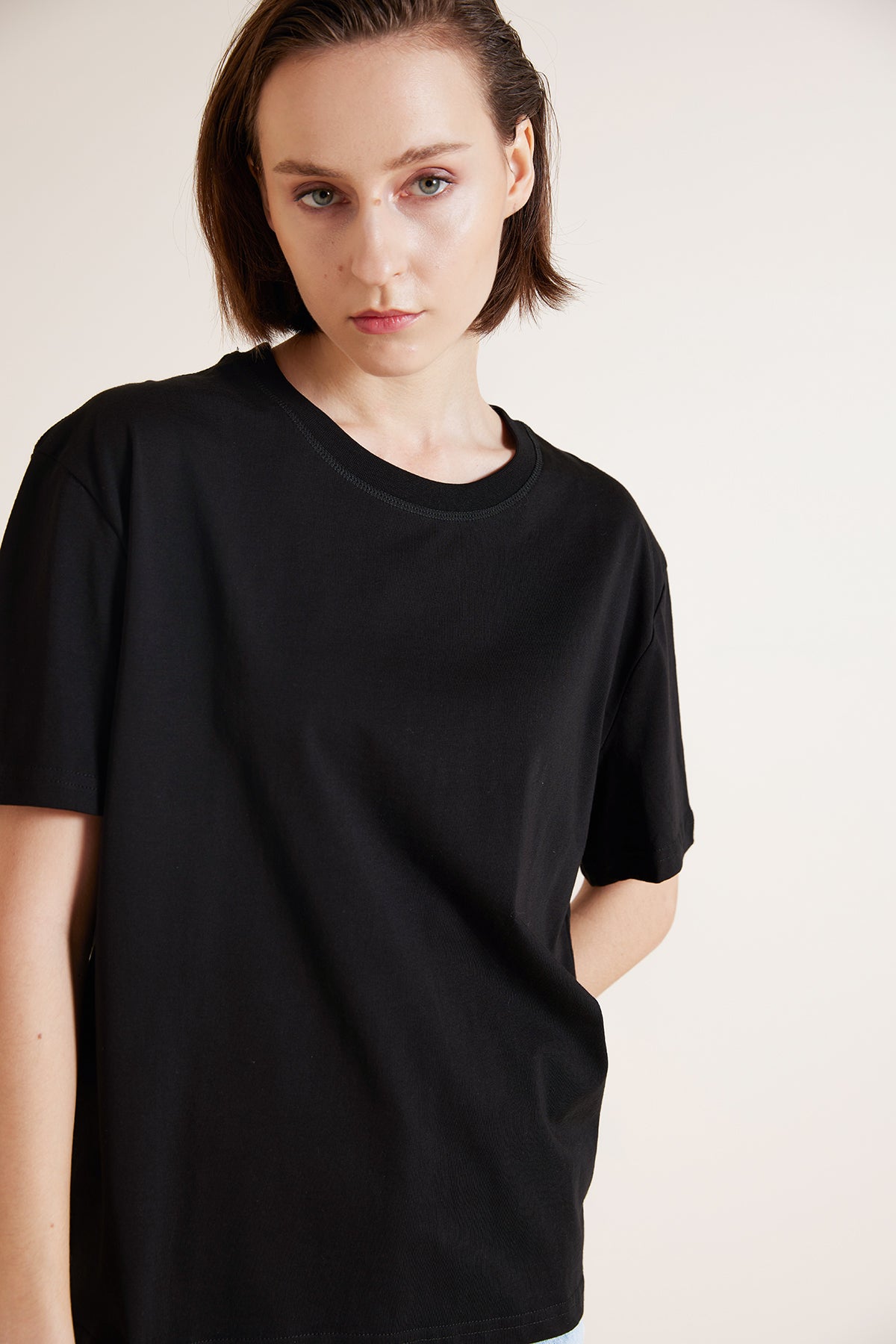 BİSİKLET YAKA KISA KOLLU T-SHIRT