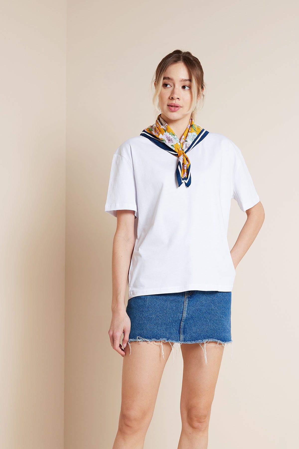 BİSİKLET YAKA KISA KOLLU T-SHIRT