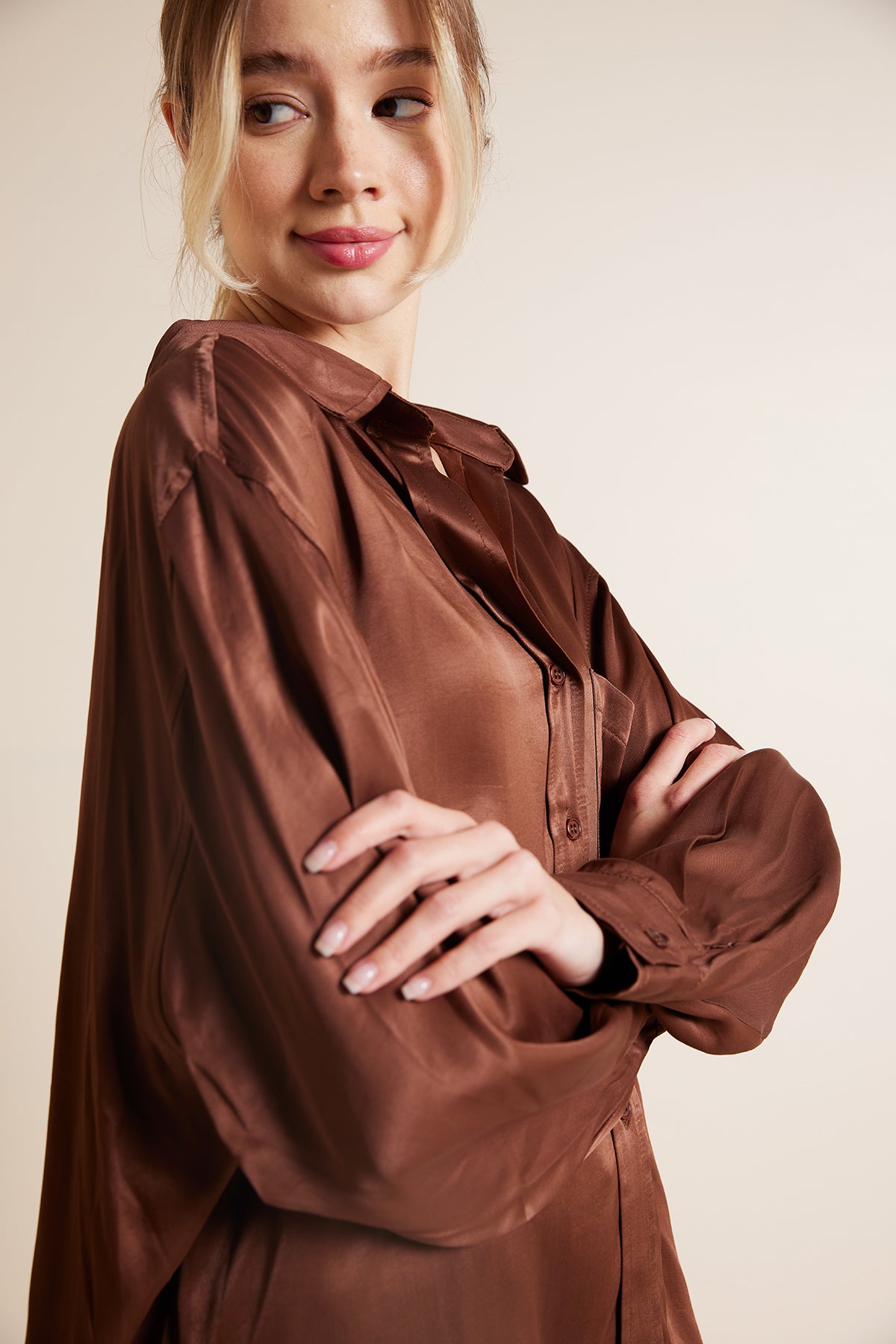 CEPLİ OVERSIZE SATEN GÖMLEK