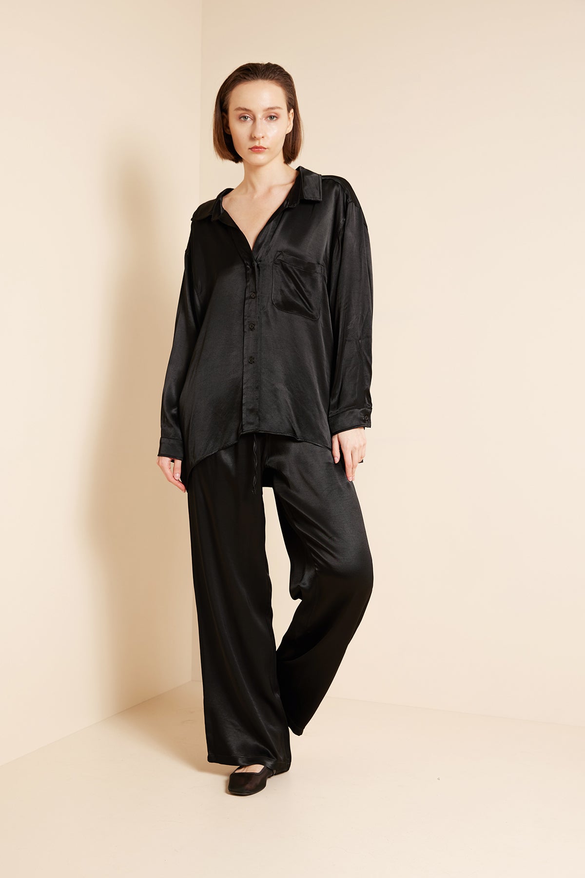 CEPLİ OVERSIZE SATEN GÖMLEK