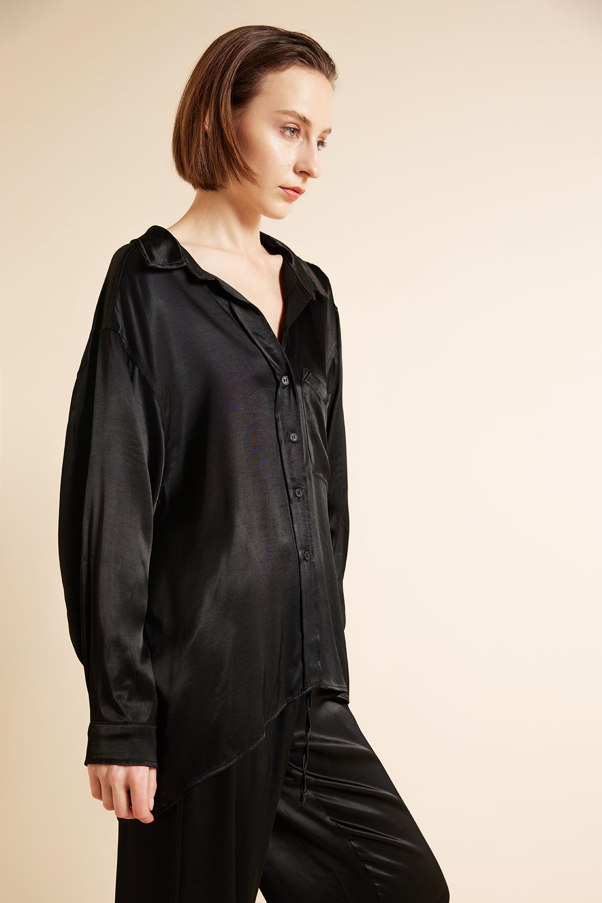CEPLİ OVERSIZE SATEN GÖMLEK