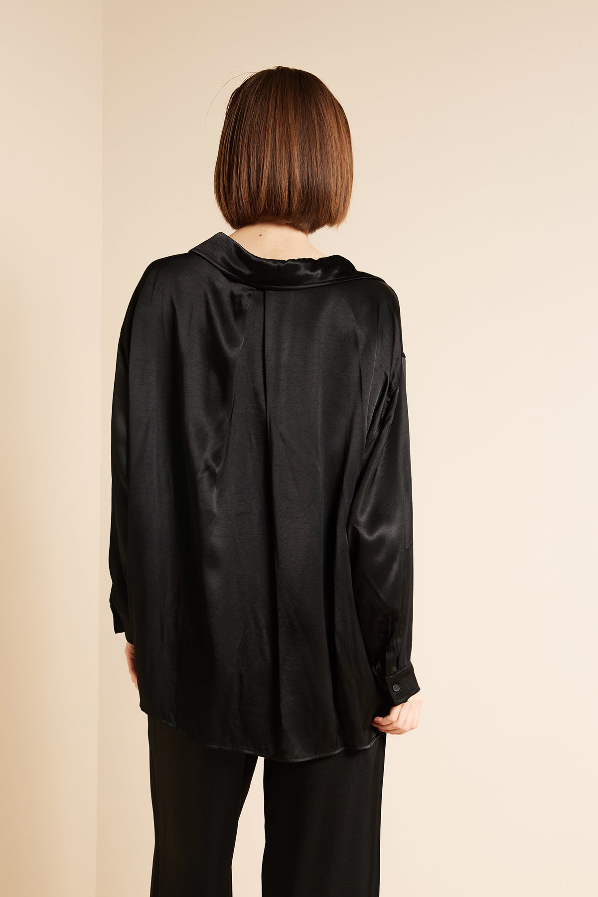 CEPLİ OVERSIZE SATEN GÖMLEK