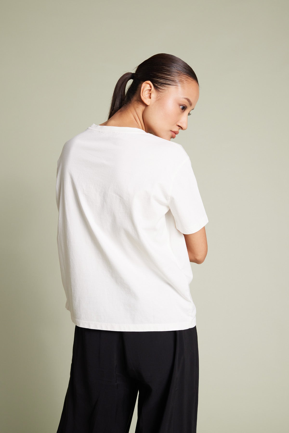 CUTWORK NAKIŞ DETAYLI KISA KOLLU T-SHIRT