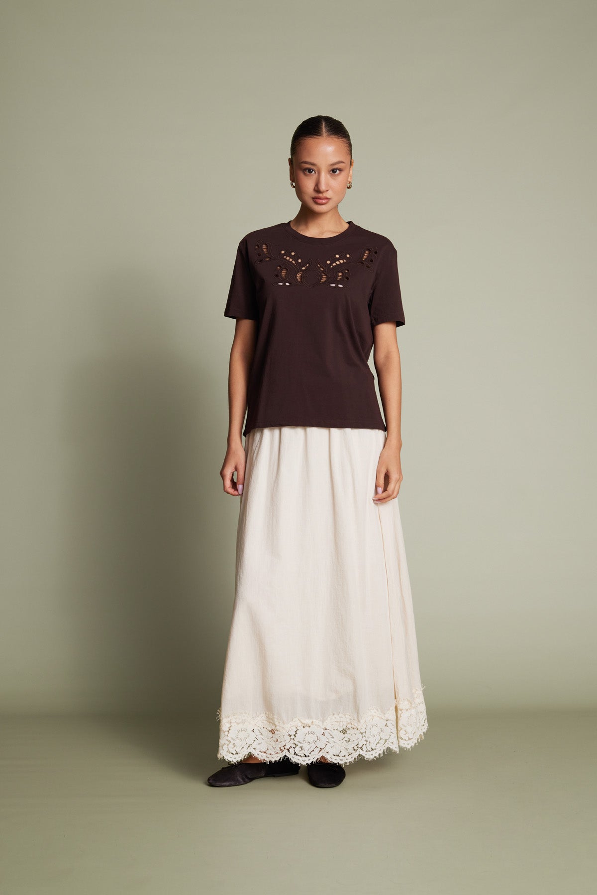 CUTWORK NAKIŞ DETAYLI KISA KOLLU T-SHIRT