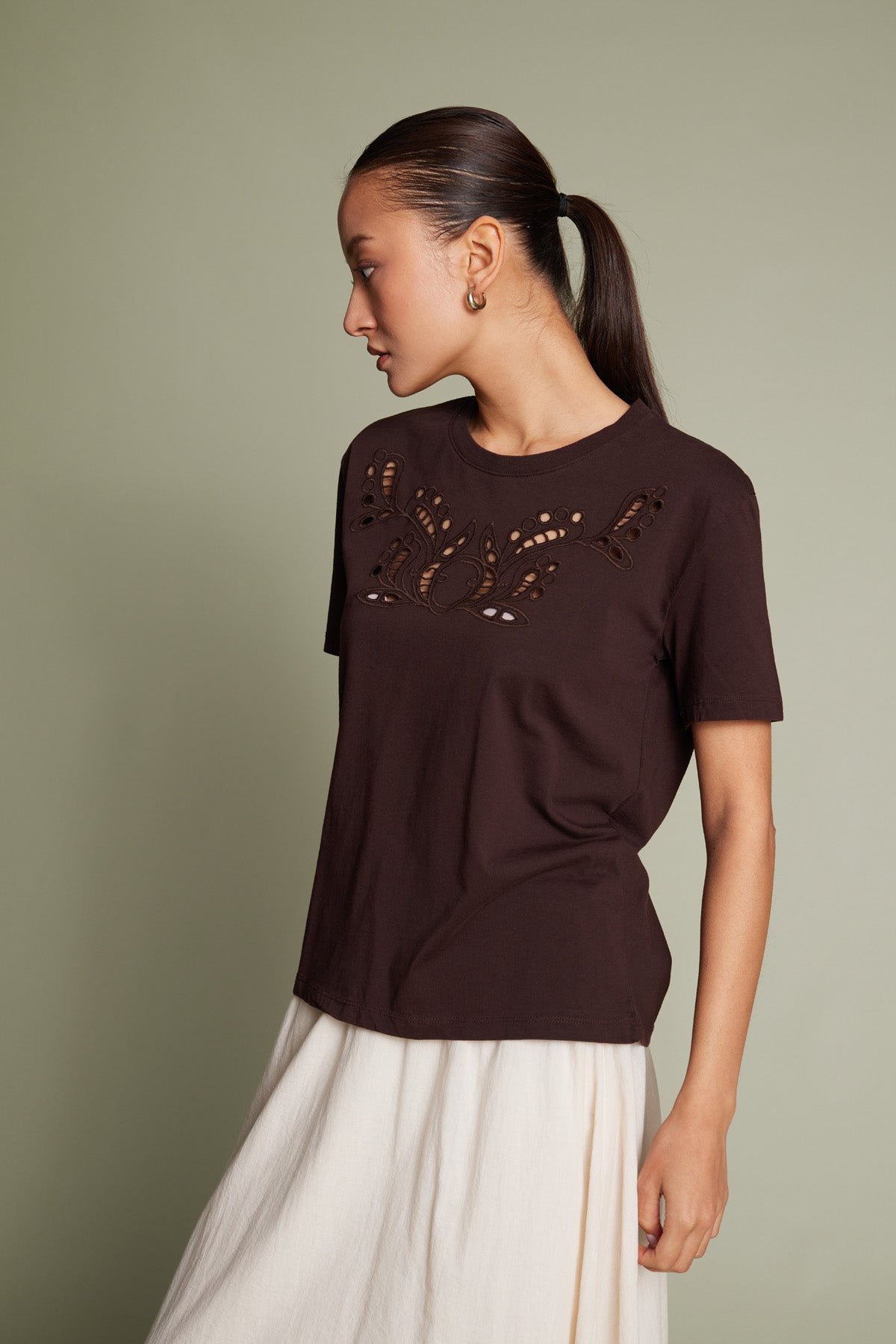 CUTWORK NAKIŞ DETAYLI KISA KOLLU T-SHIRT