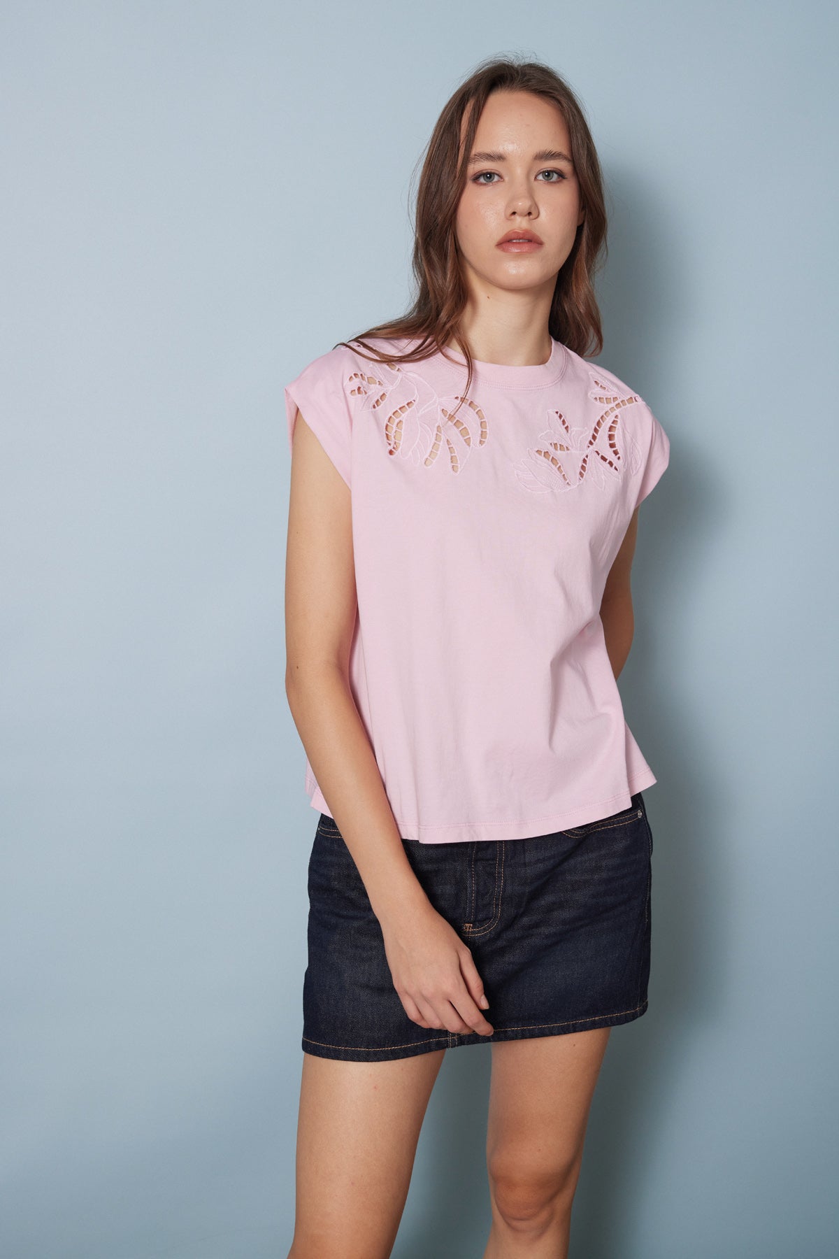 CUTWORK NAKIŞ DETAYLI T-SHIRT