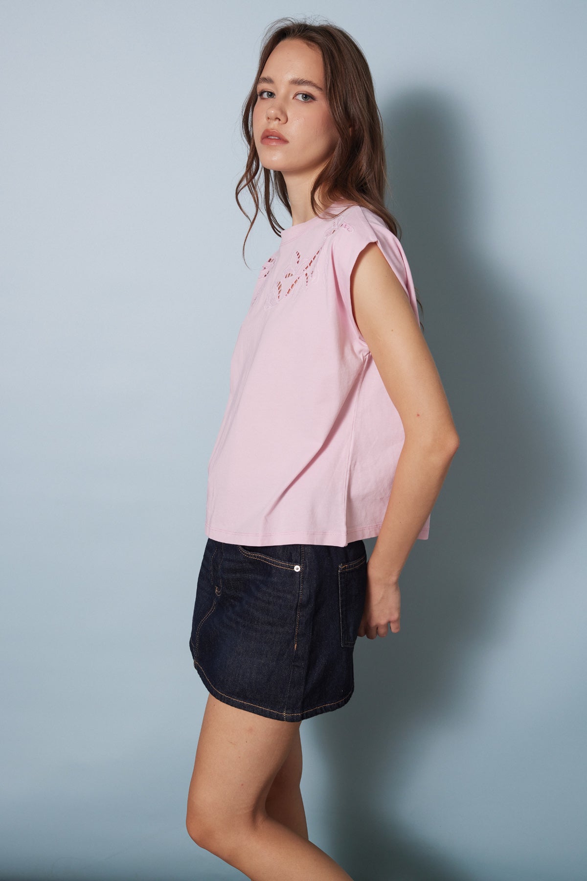 CUTWORK NAKIŞ DETAYLI T-SHIRT