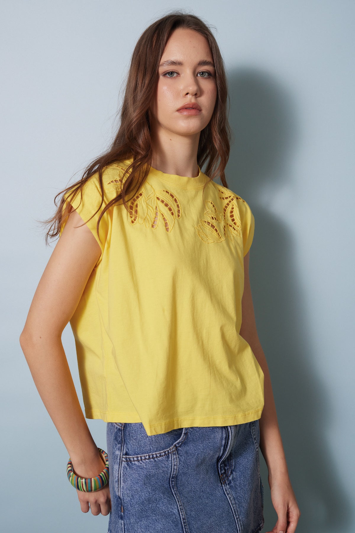 CUTWORK NAKIŞ DETAYLI T-SHIRT