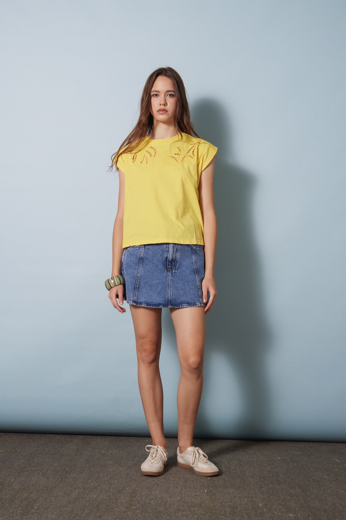 CUTWORK NAKIŞ DETAYLI T-SHIRT