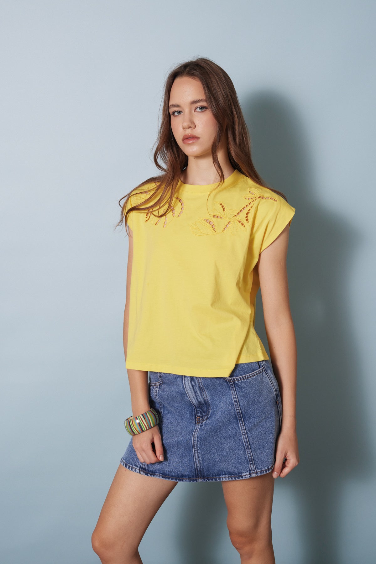 CUTWORK NAKIŞ DETAYLI T-SHIRT