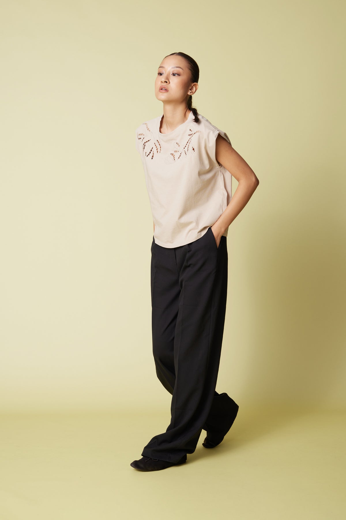 CUTWORK NAKIŞ DETAYLI T-SHIRT