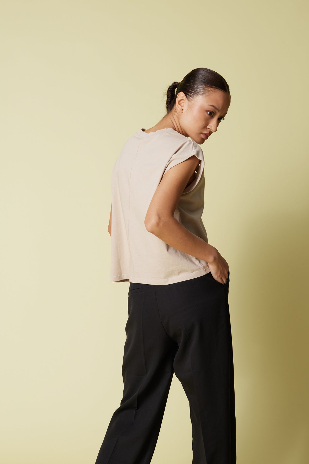CUTWORK NAKIŞ DETAYLI T-SHIRT