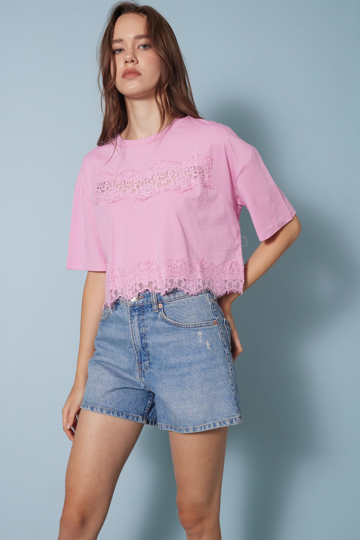 DANTEL DETAYLI KISA KOLLU T-SHIRT