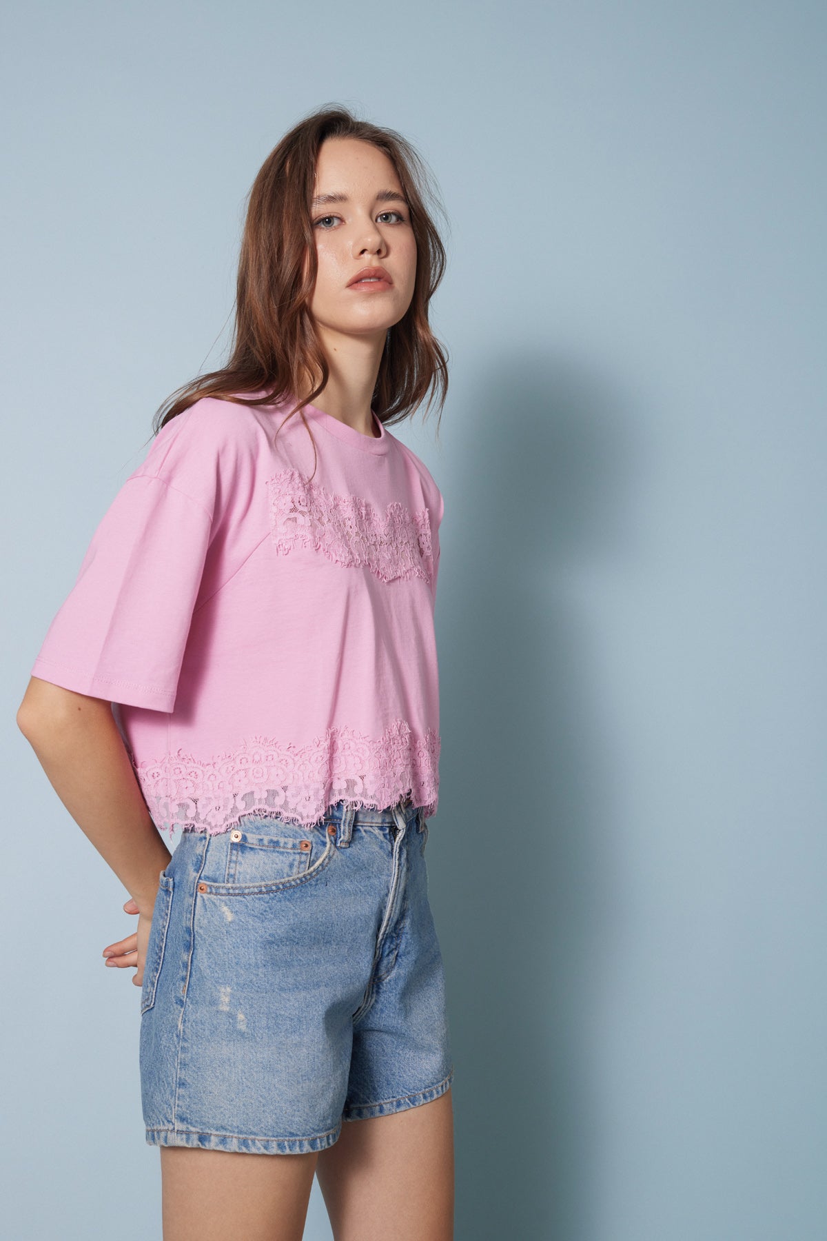 DANTEL DETAYLI KISA KOLLU T-SHIRT