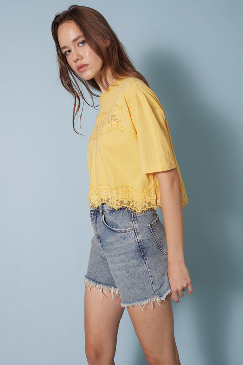 SARI — DANTEL DETAYLI KISA KOLLU T-SHIRT