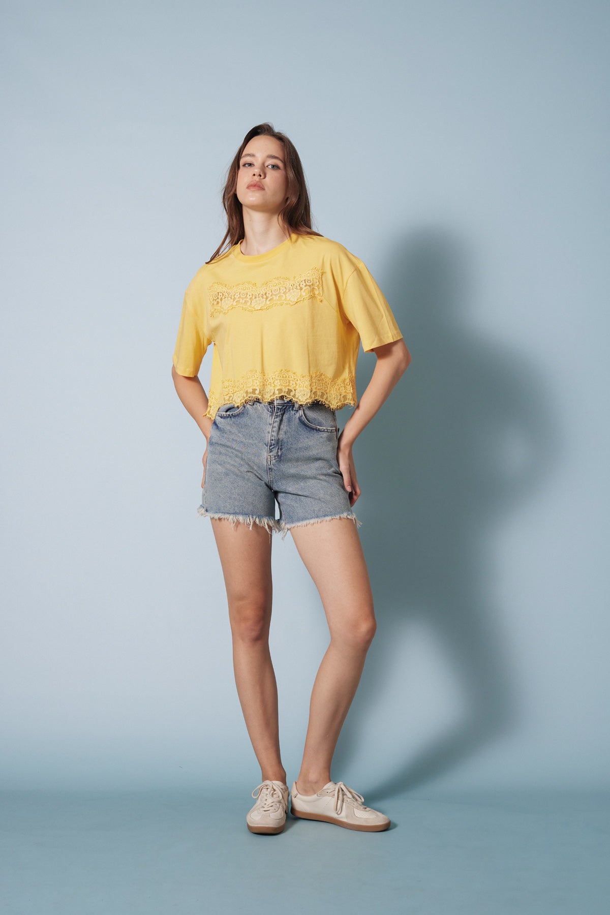 DANTEL DETAYLI KISA KOLLU T-SHIRT
