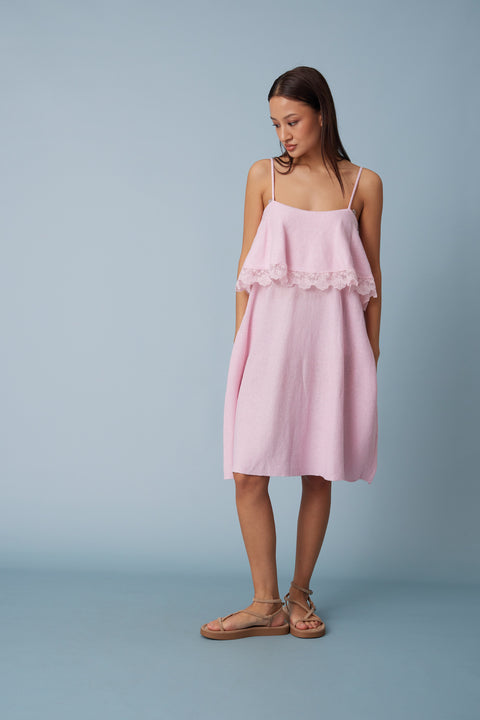PEMBE — DANTEL DETAYLI KISA TRİKO ELBİSE