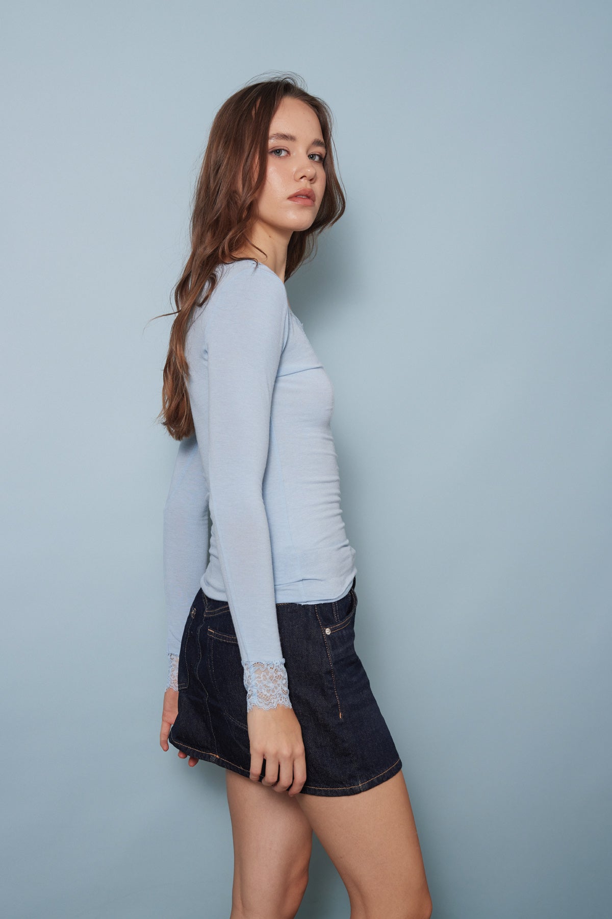 DANTEL DETAYLI V YAKA T-SHIRT