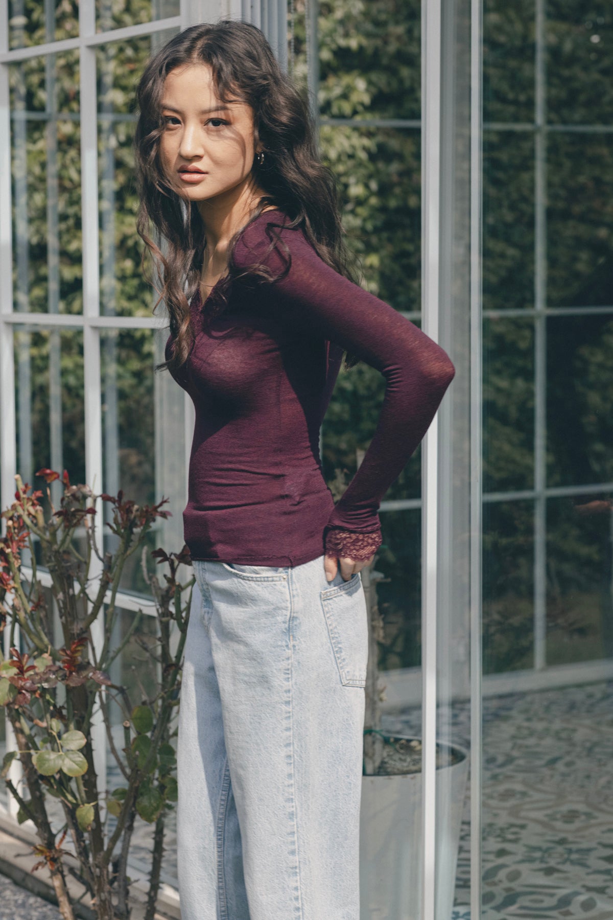 DANTEL DETAYLI V YAKA T-SHIRT