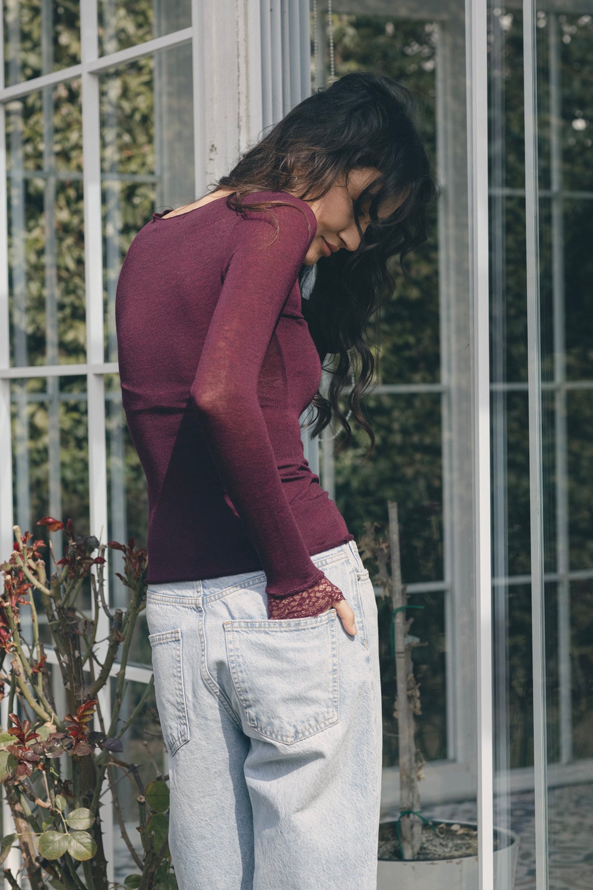 DANTEL DETAYLI V YAKA T-SHIRT