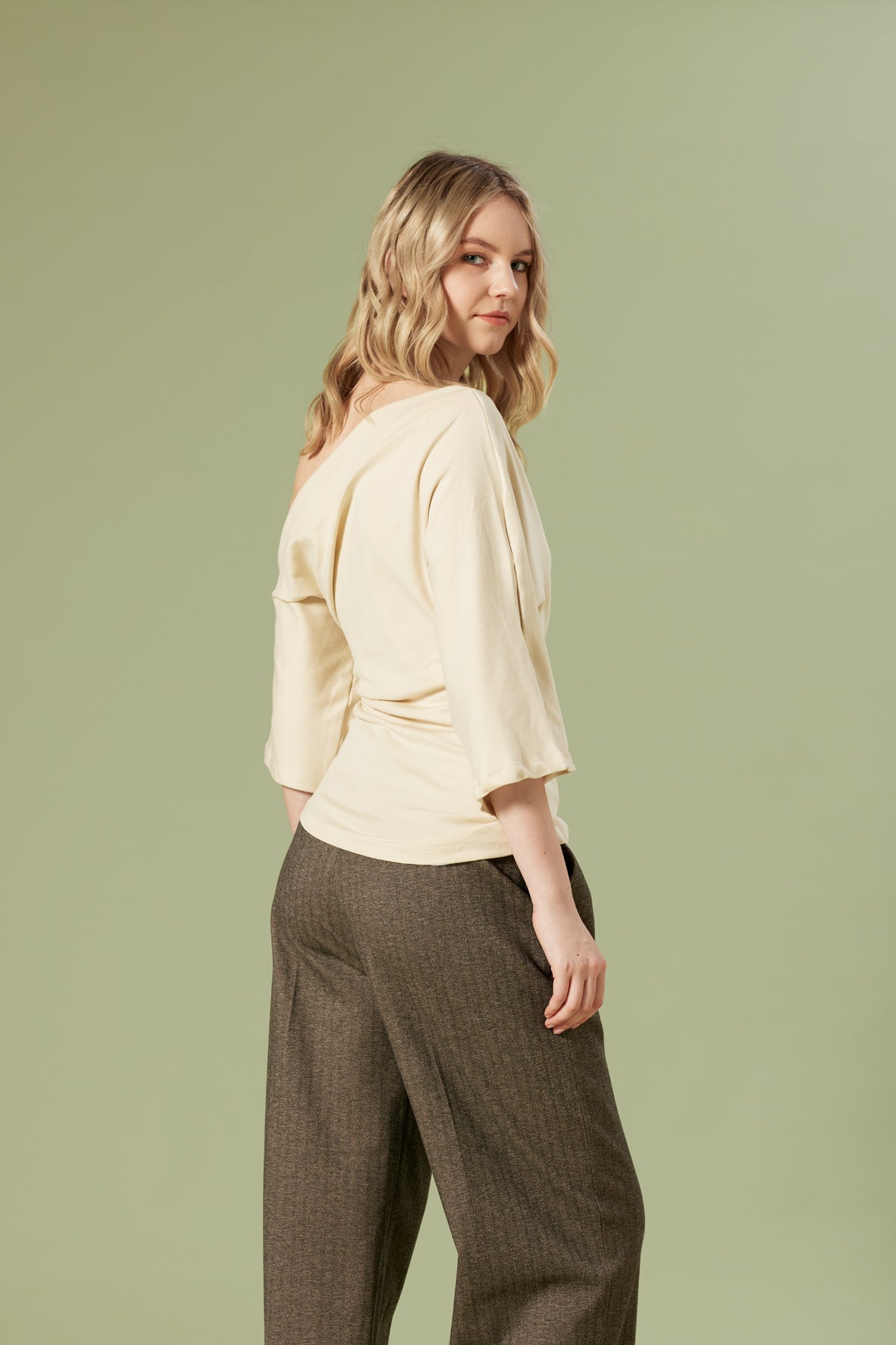DRAPE DETAYLI ASİMETRİK TOP