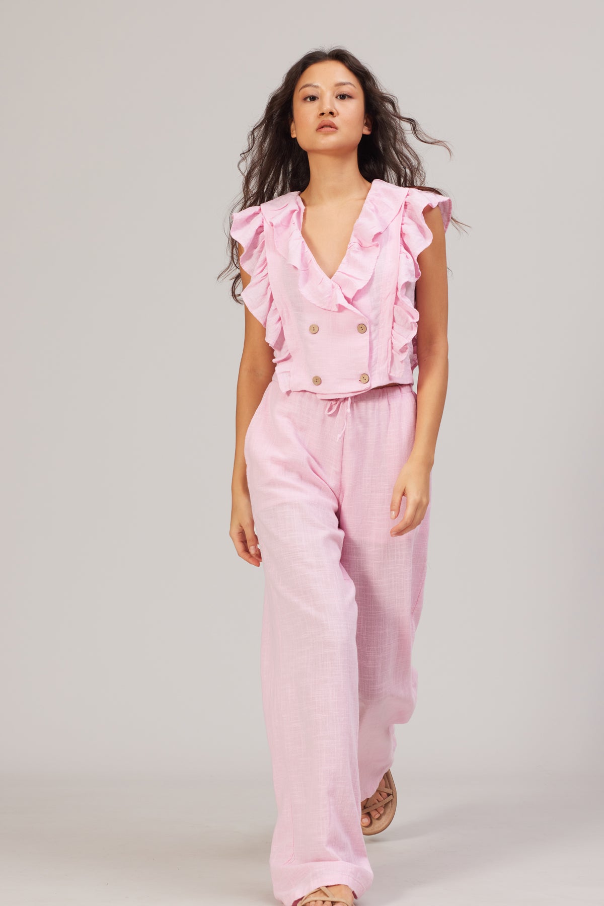 DÜĞME DETAYLI KOLSUZ BLUZ