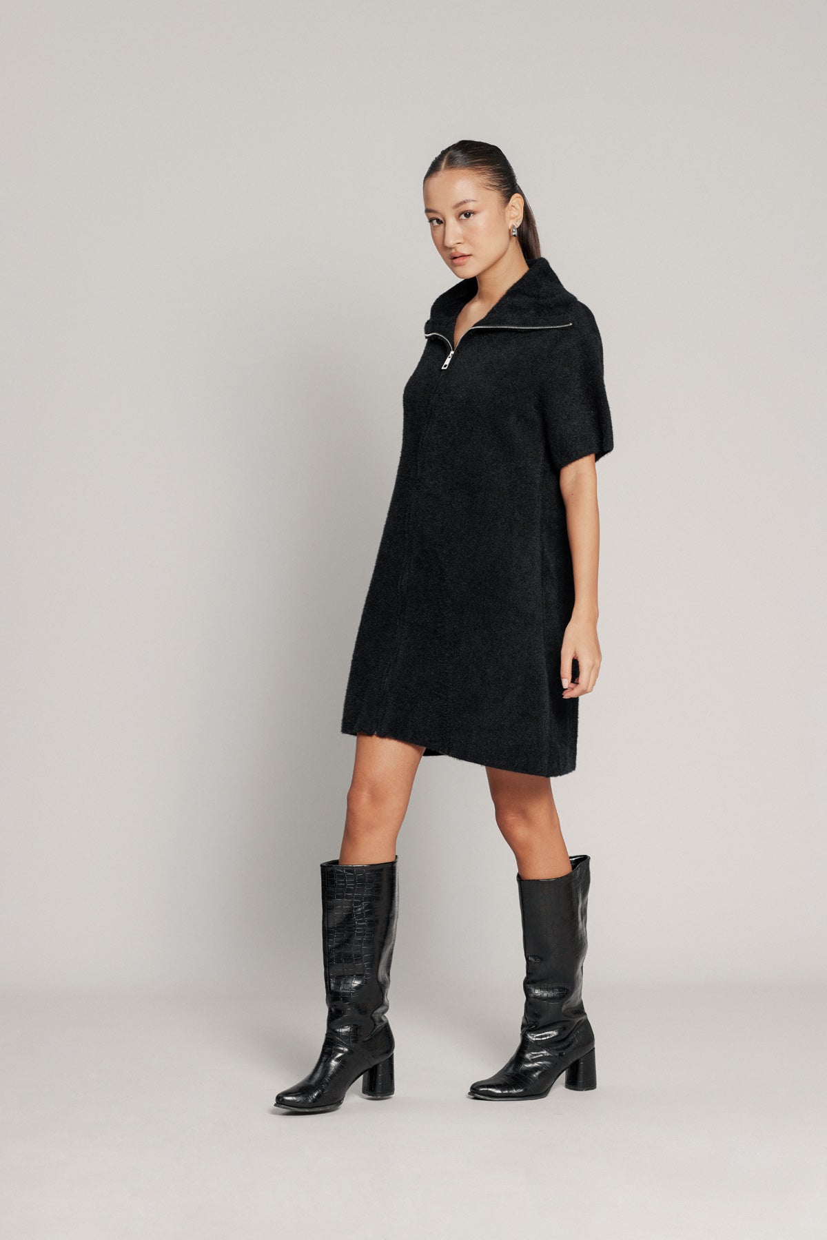 FERMUAR DETAYLI TRİKO ELBİSE