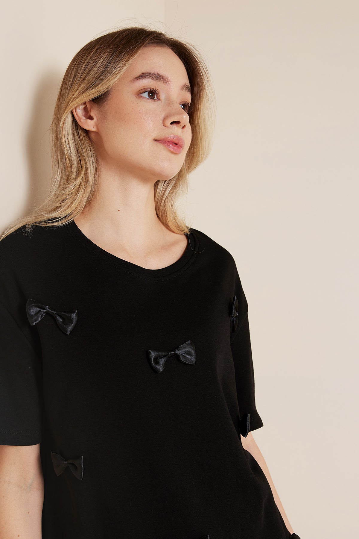 FİYONK DETAYLI BİSİKLET YAKA T-SHIRT
