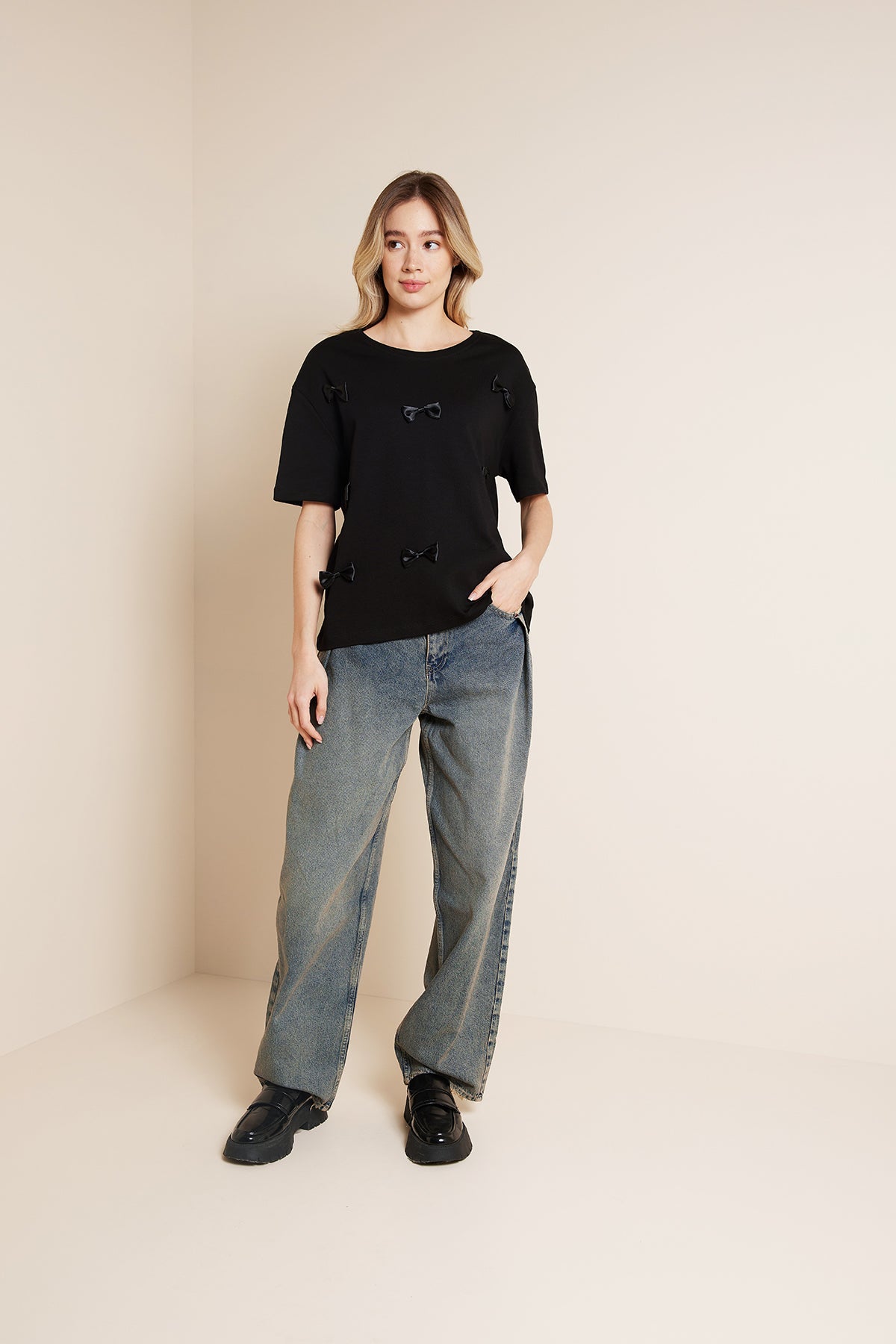 FİYONK DETAYLI BİSİKLET YAKA T-SHIRT
