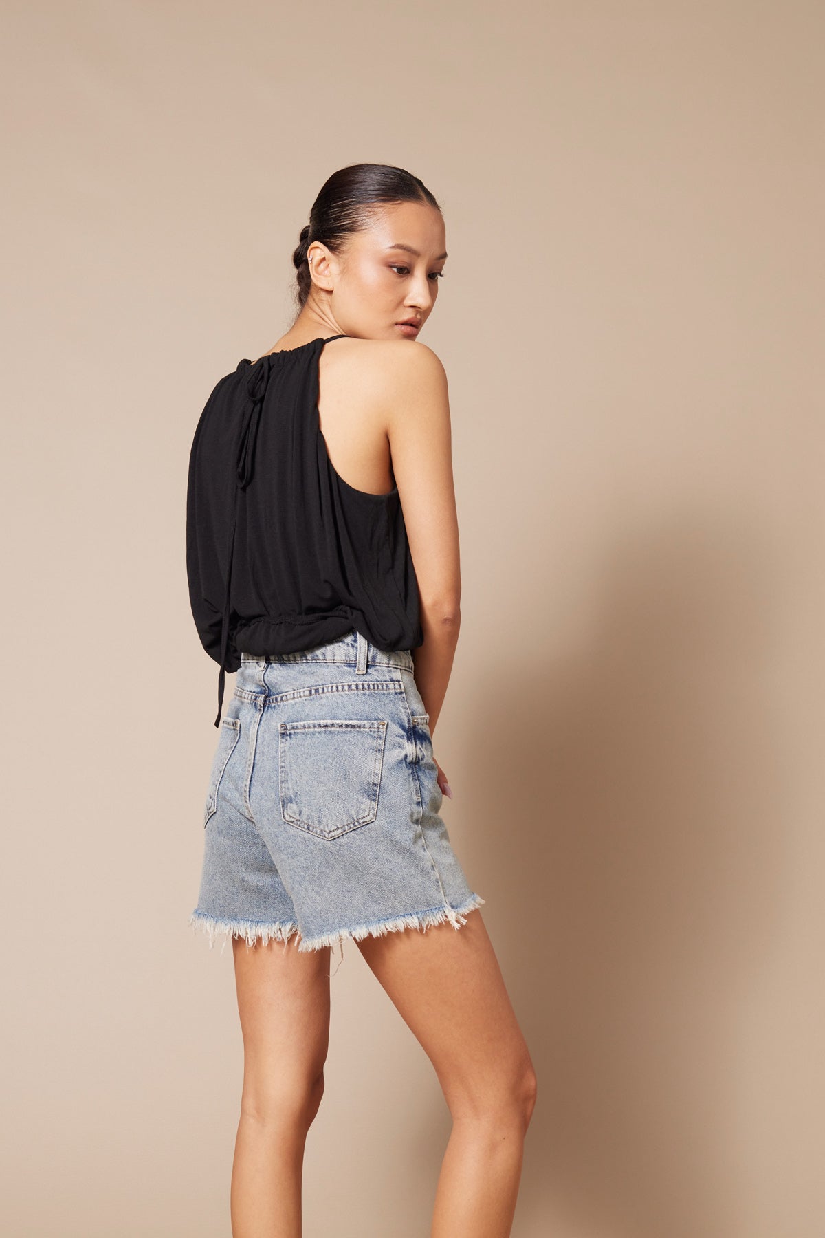 Halter Yaka Pencere Detaylı Balon Crop Top