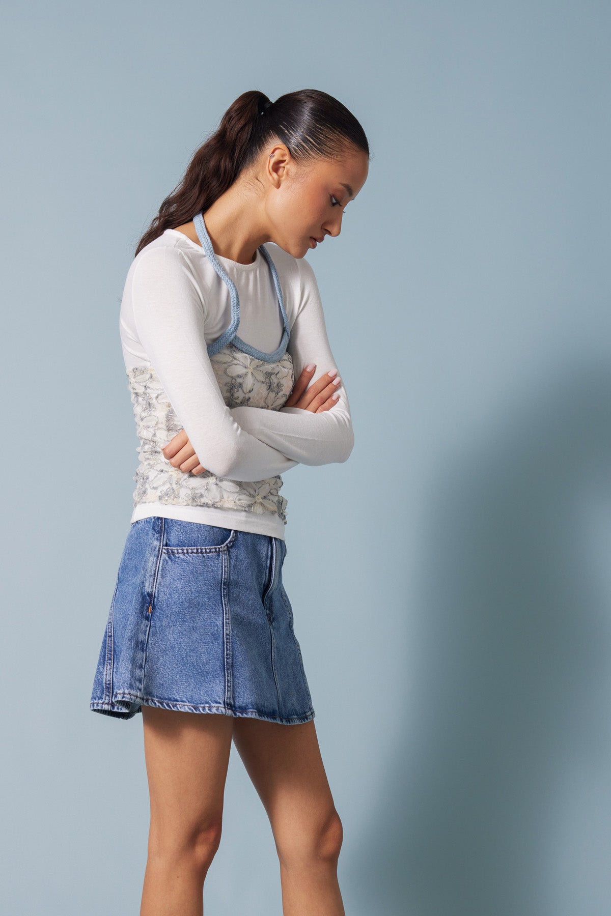 İŞLEMELİ TÜL DETAYLI UZUN KOLLU T-SHIRT