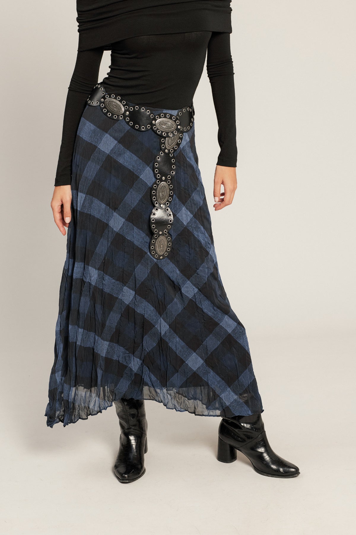 KARELİ MİDİ BOY ETEK