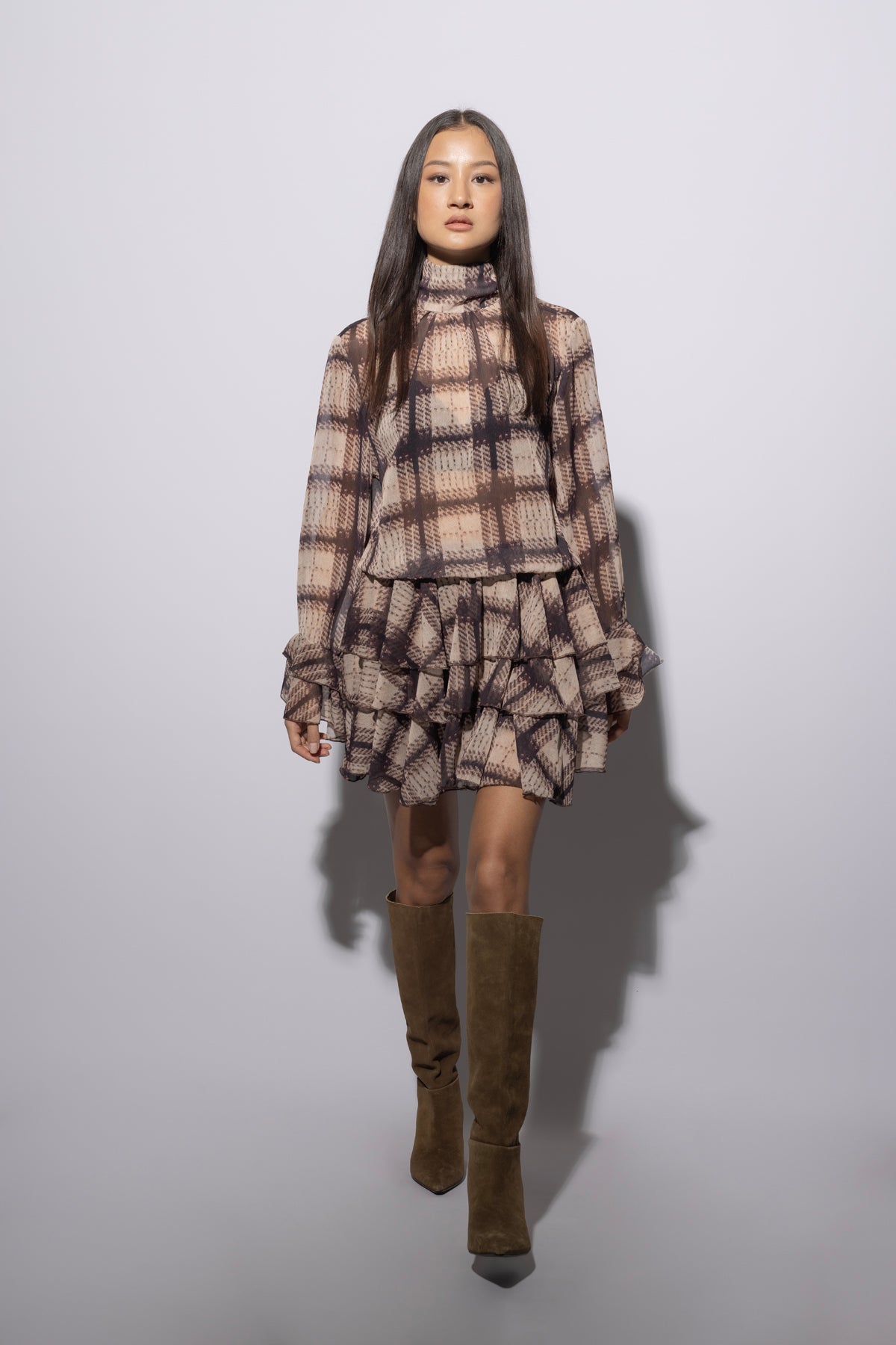 KARELİ VOLANLI KISA ELBİSE