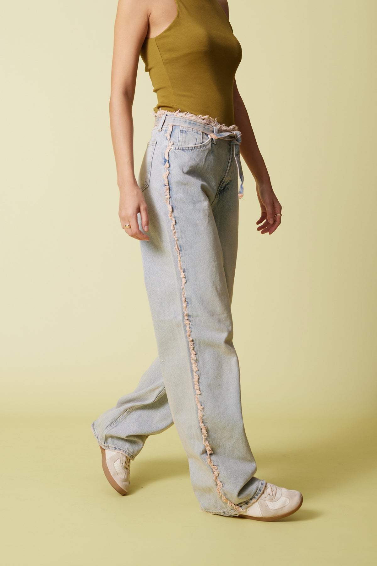 KEMER DETAYLI DENIM PANTOLON