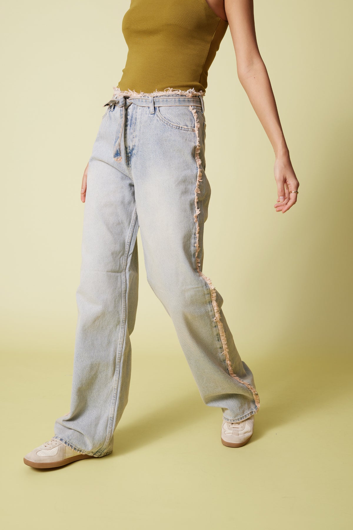 KEMER DETAYLI DENIM PANTOLON